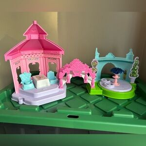 Fisher-Price Little People Disney Princess Garden Tea Party Playset